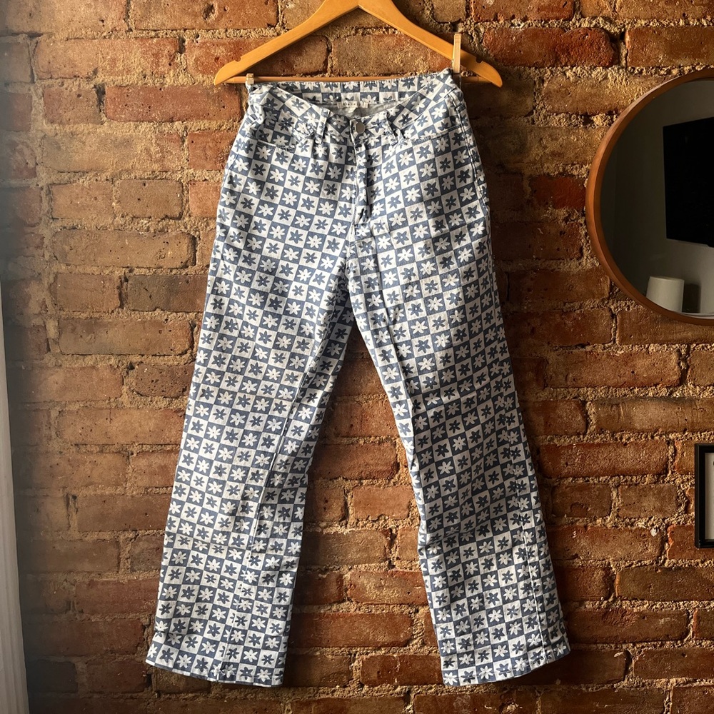 Daisy Pattern Women's Straight Leg Pants